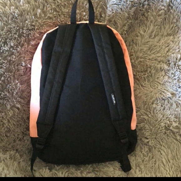 Backpack - Picture 2 of 5